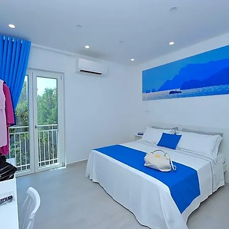 La Casa Degli Amici לינה וארוחת בוקר 4*